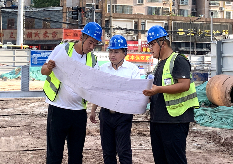 公司黨委書記、董事長錢申春到機場S1線先行段調(diào)研安全生產(chǎn)工作