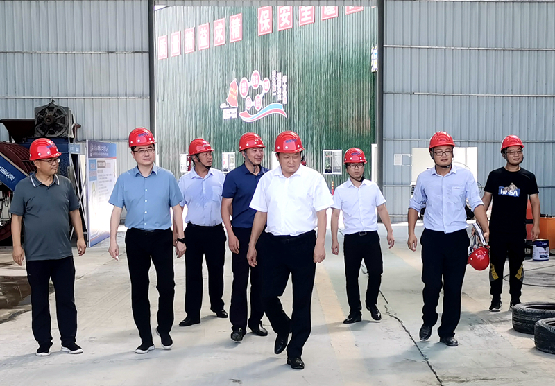 淮南市交通運輸局黨組書記、局長李輝到S16合周壽縣預(yù)制標檢查指導(dǎo) - 副本